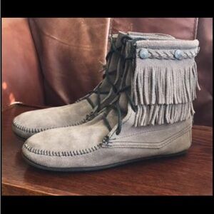 Minnetonka moccasins womens size 8 like new